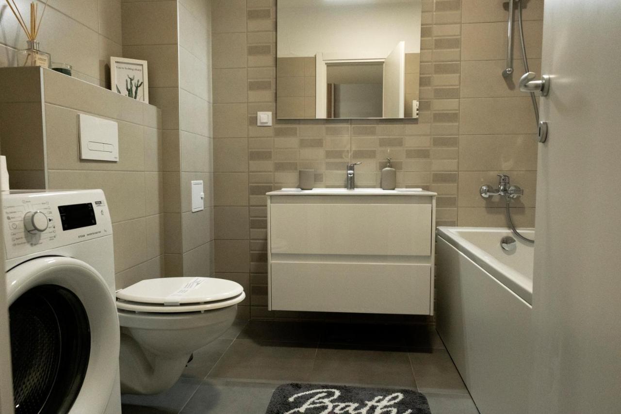 Lara 65 - Cozy & Modern Apartment @ Conest Яссы Экстерьер фото